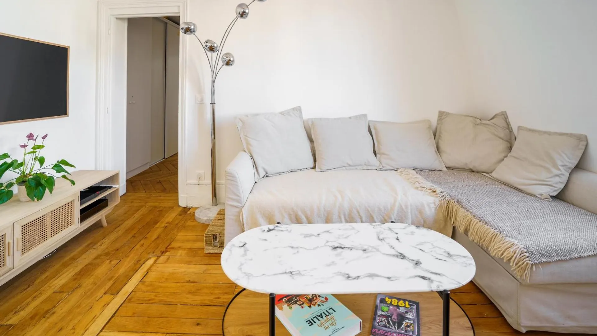 Bright & Serene 1bd Retreat Canal Saint-martin Apartment