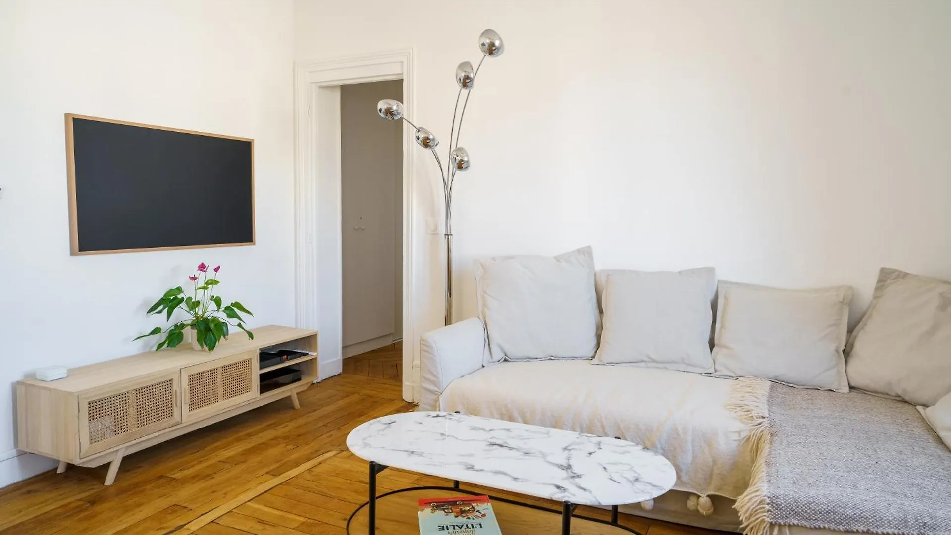 Apartment Bright & Serene 1bd Retreat Canal Saint-martin *